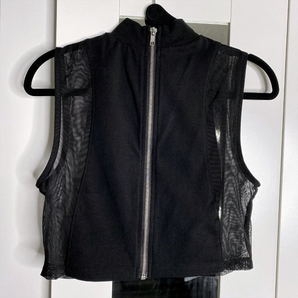 ✖️ SOLD DEPOP ✖️ F21 Black Crop Top w Mesh Sides - Picture 4 of 5